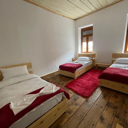 بيت شباب Ardjon House بيرات المظهر الخارجي الصورة